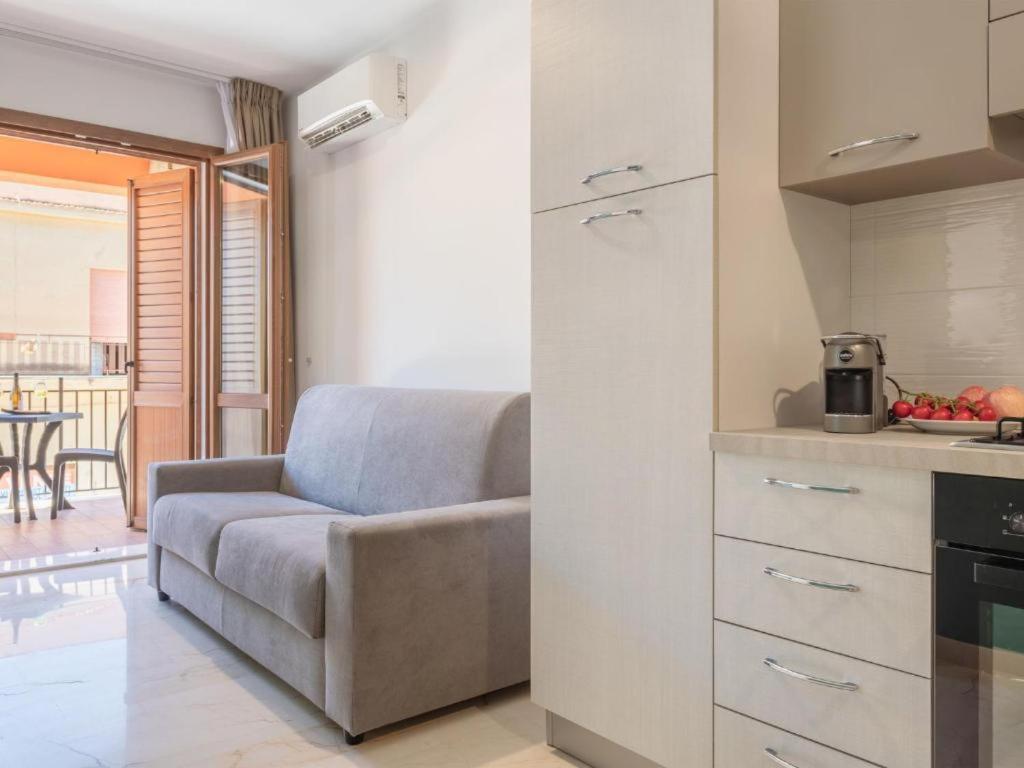 Azzurra Apartments Балестрате Екстер'єр фото